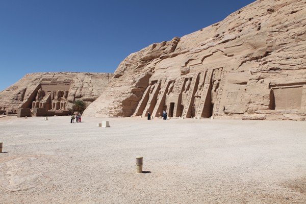 معبد نفرتاري في أبو سمبل